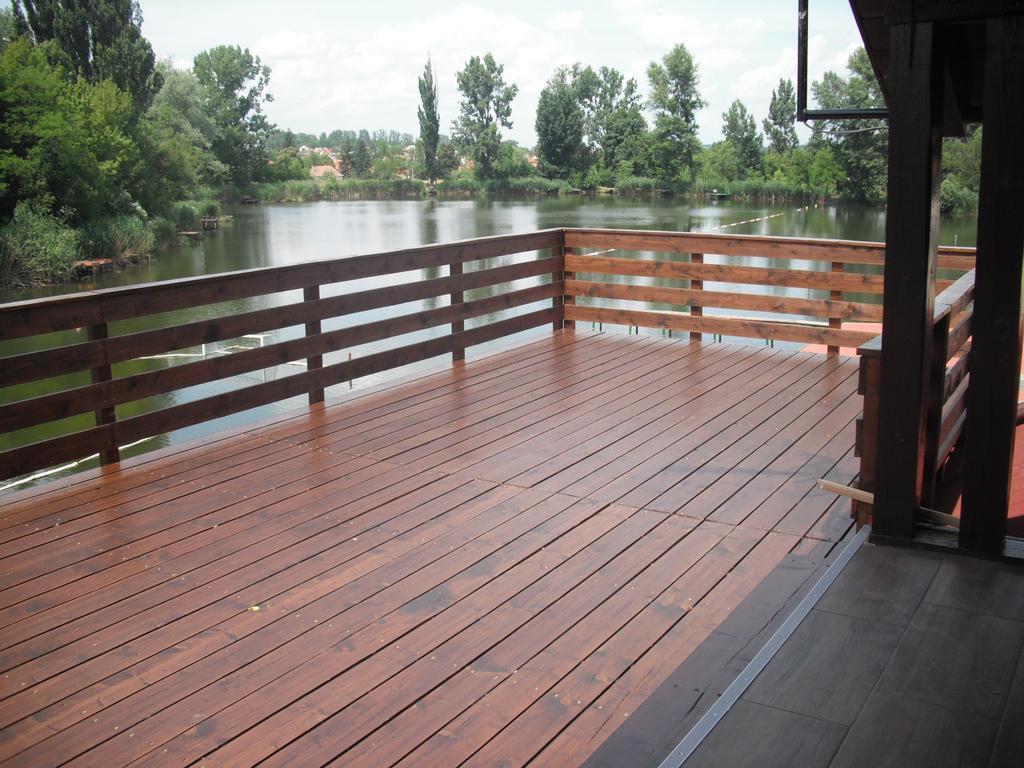 Tavi Panzio Es Etterem Bed & Breakfast Veresegyház Oda fotoğraf