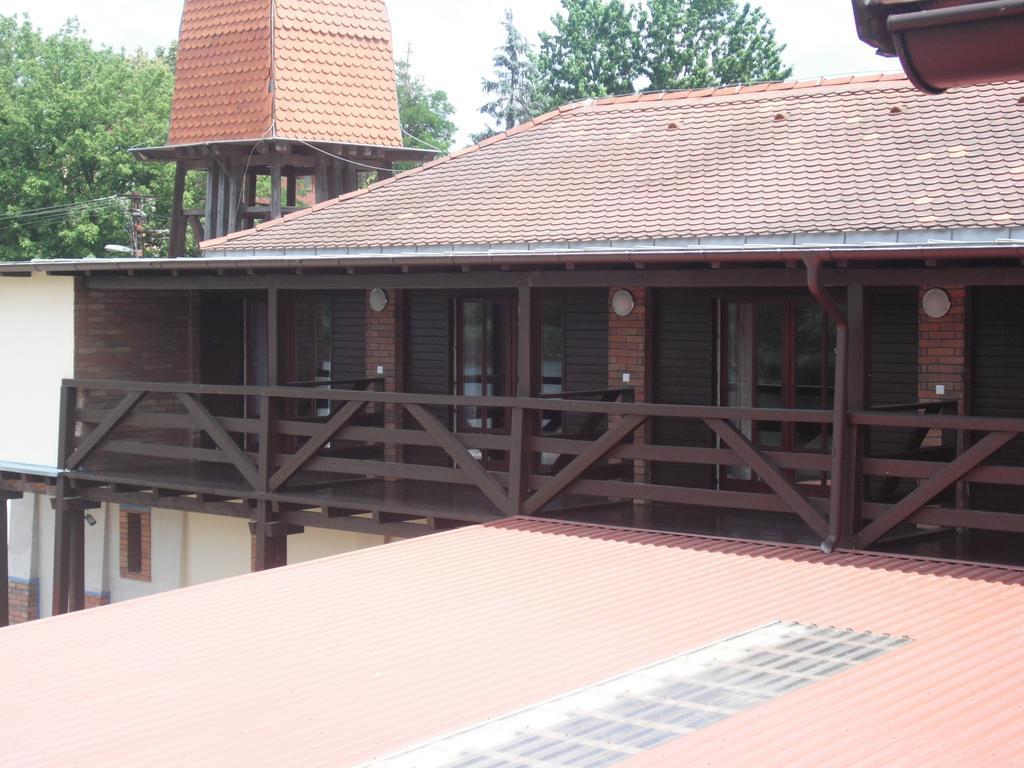 Tavi Panzio Es Etterem Bed & Breakfast Veresegyház Oda fotoğraf