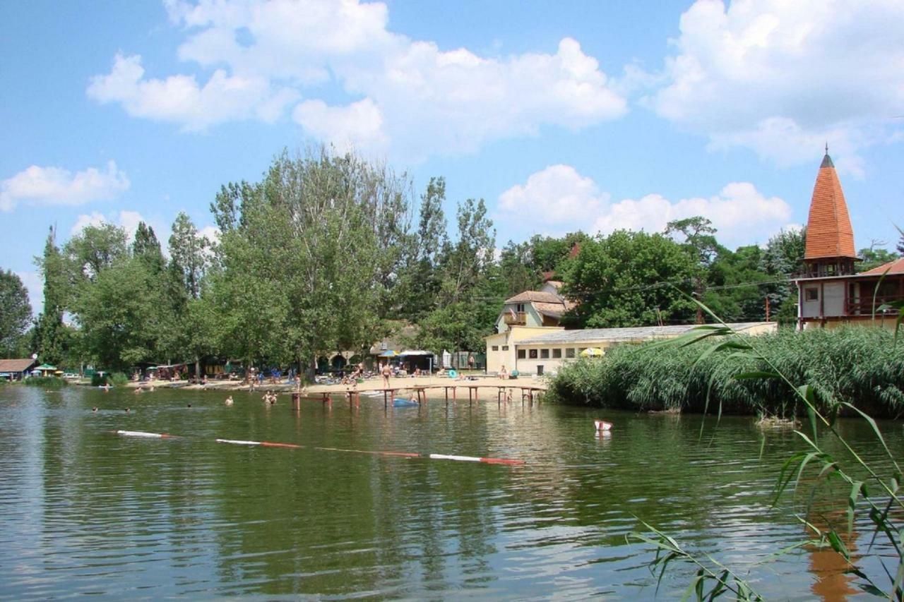 Tavi Panzio Es Etterem Bed & Breakfast Veresegyház Dış mekan fotoğraf