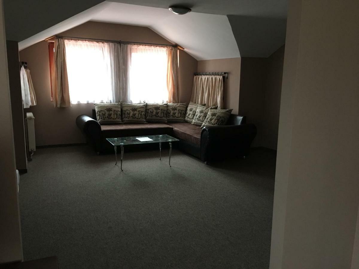Tavi Panzio Es Etterem Bed & Breakfast Veresegyház Dış mekan fotoğraf