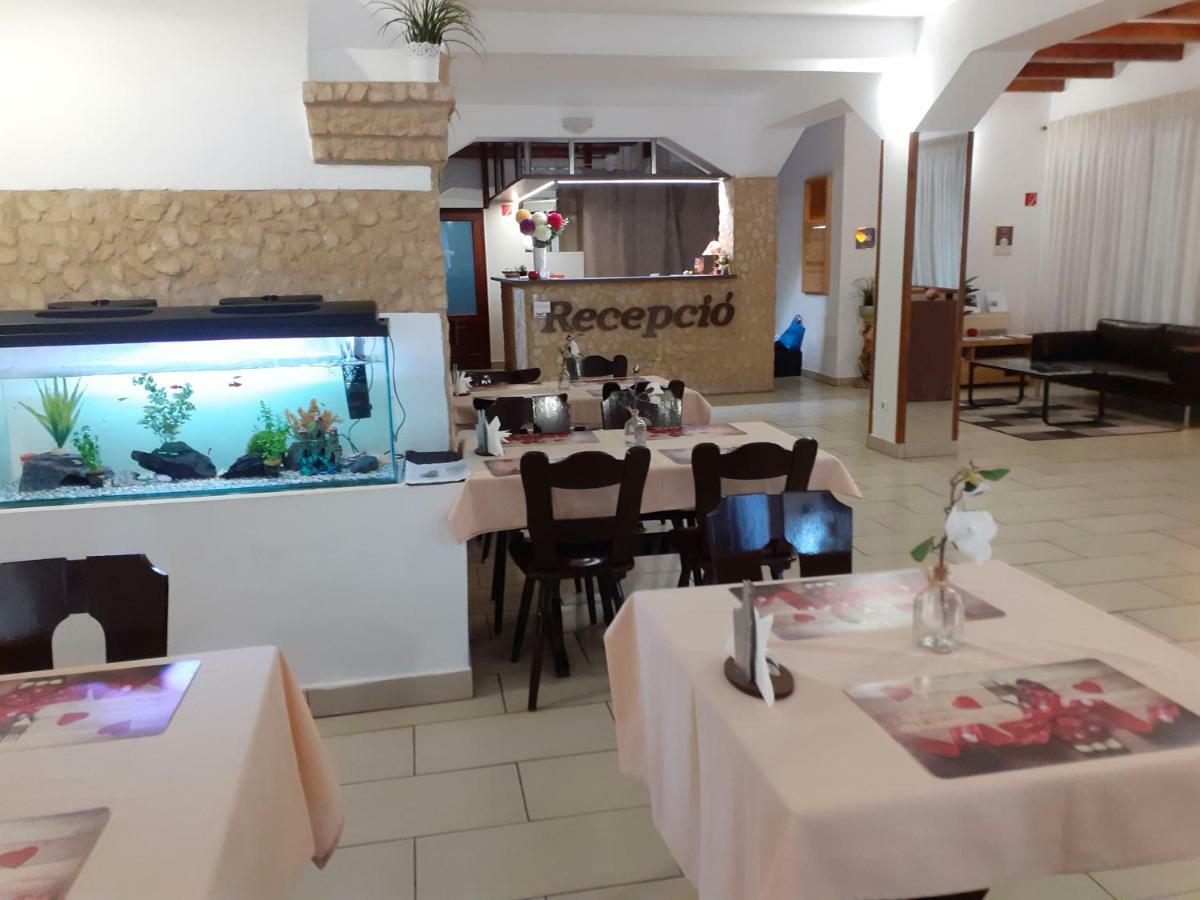 Tavi Panzio Es Etterem Bed & Breakfast Veresegyház Dış mekan fotoğraf