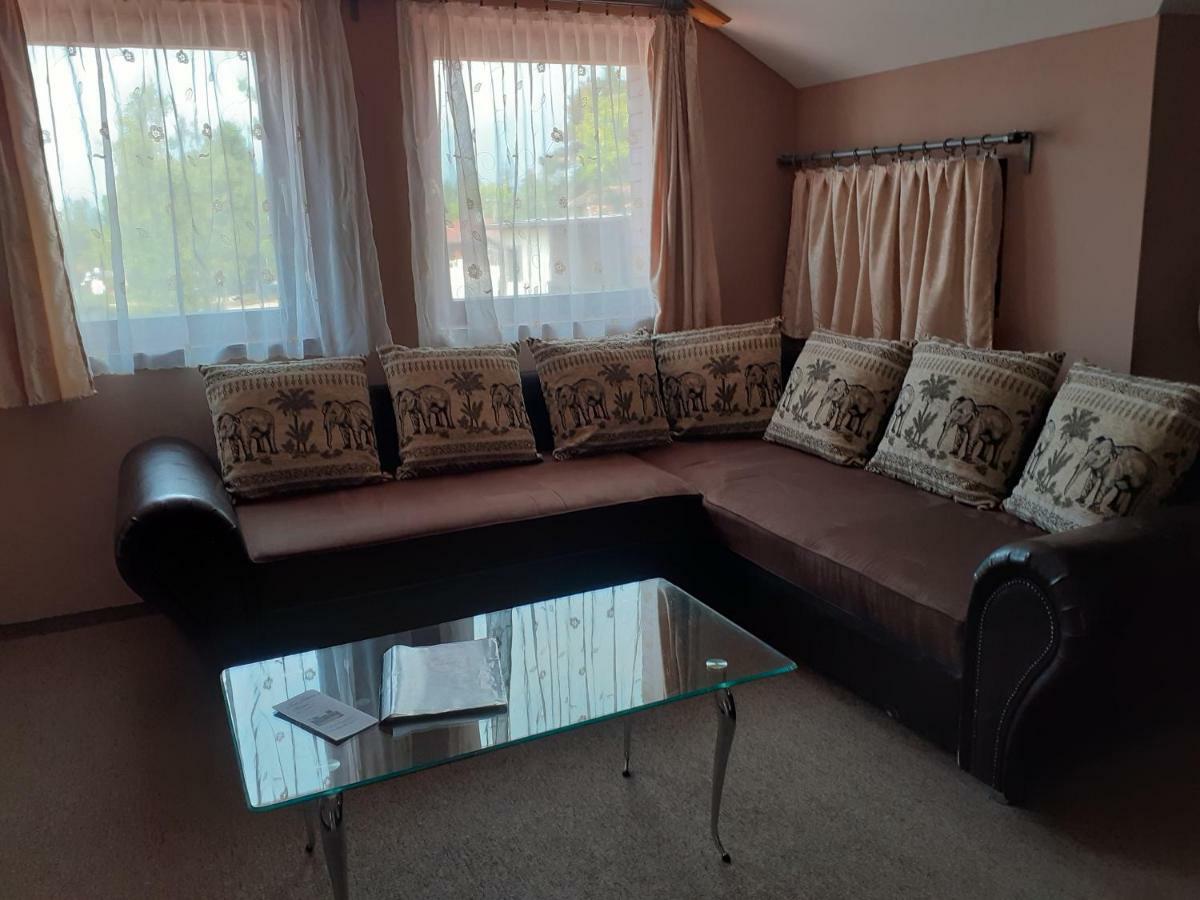 Tavi Panzio Es Etterem Bed & Breakfast Veresegyház Dış mekan fotoğraf