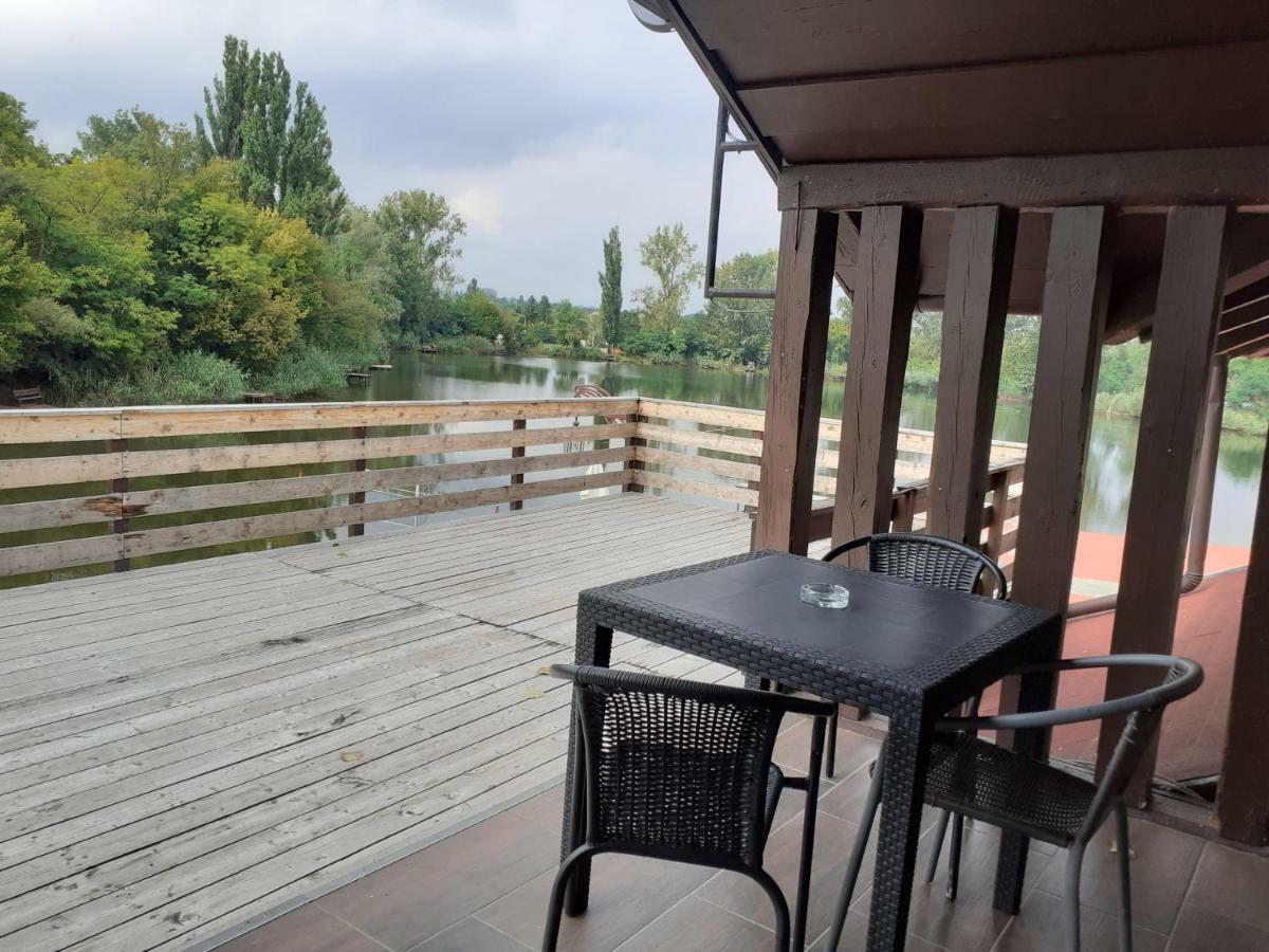 Tavi Panzio Es Etterem Bed & Breakfast Veresegyház Dış mekan fotoğraf