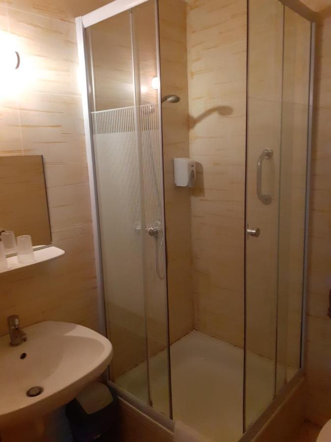 Tavi Panzio Es Etterem Bed & Breakfast Veresegyház Dış mekan fotoğraf