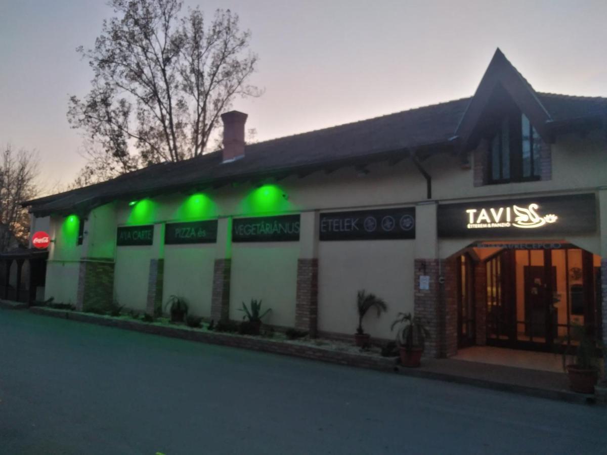 Tavi Panzio Es Etterem Bed & Breakfast Veresegyház Dış mekan fotoğraf